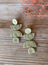 Load image into Gallery viewer, Cescas In Olive - Everyday Basic