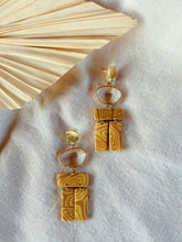 Load image into Gallery viewer, Classy & Abstract- One Of a Kind