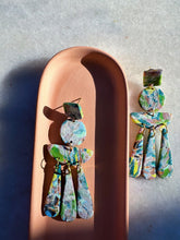 Load image into Gallery viewer, ONE OF A KIND- She Wears Lots Of Color